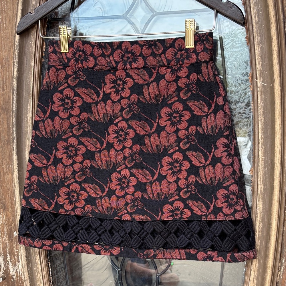 TOPSHOP TAPESTRY FLORAL SKIRT! 2
